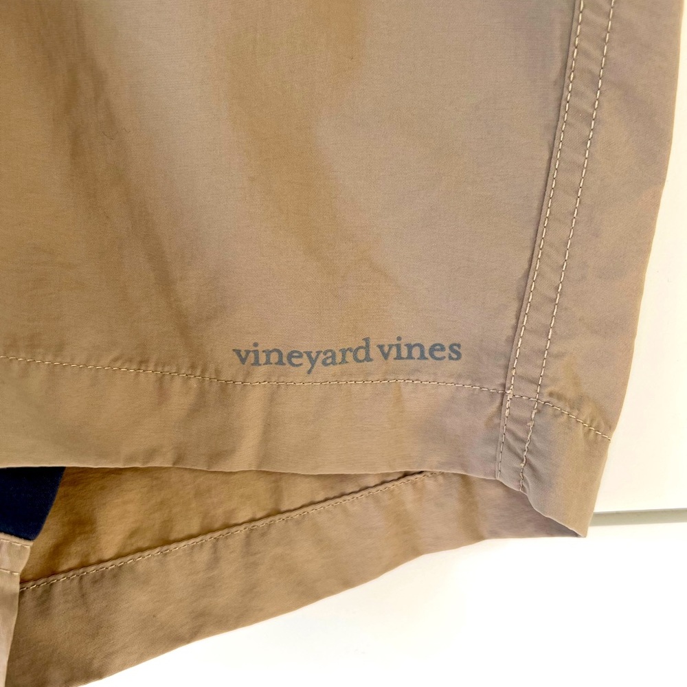 Vineyard vine Men’s Nylon Khaki Shorts XL